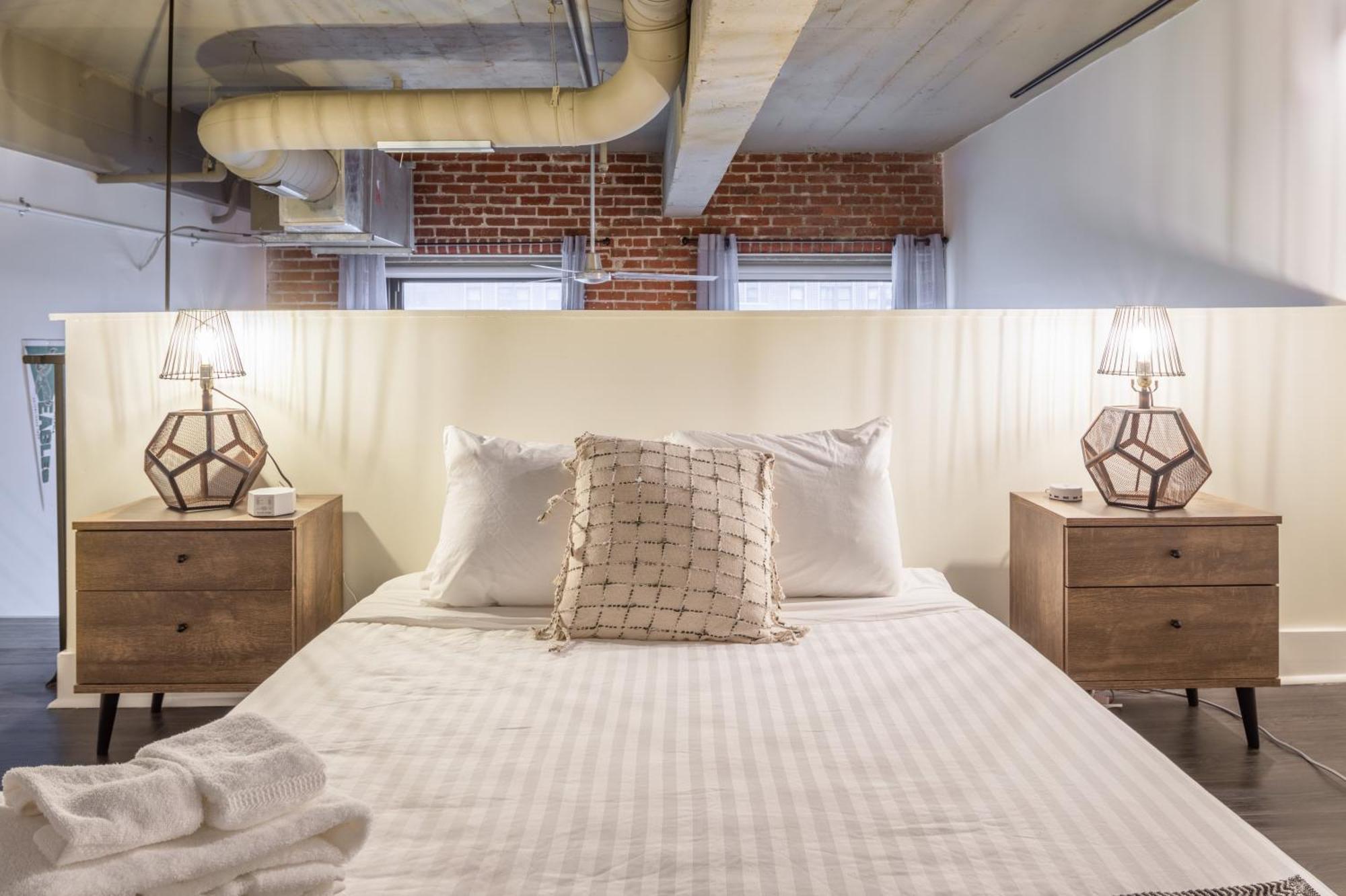Sosuite At West Lofts - West *